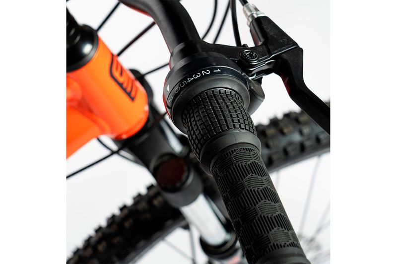 Bicicleta-MTB-Daewoo-Praga-3.0-Plus-R29-M_L-Naranja-Gris_0004_Sin-titulo-1-08.jpg