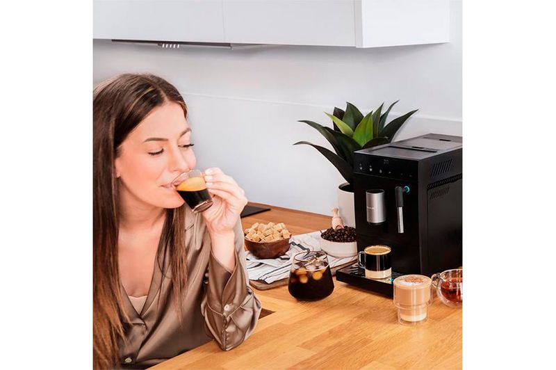 Cafetera Cecotec Cremmaet Compact Steam 1.1Lts Negro