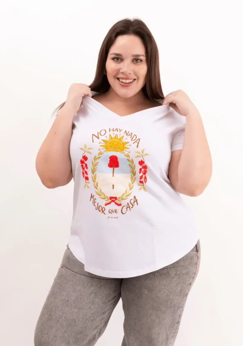 Remera de algodón escote V - Cápsula Arg. Escudo Talle XL - Haya Paz