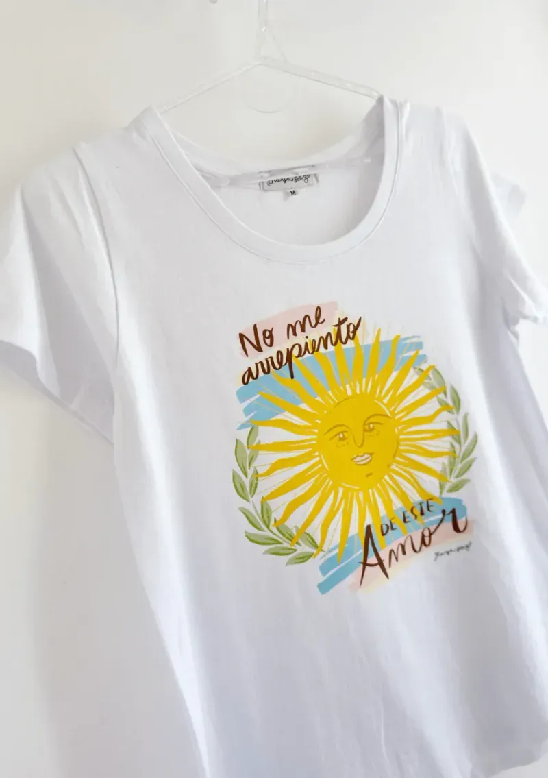 Remera de algodón escote redondo - Cápsula Arg. Sol Talle M - Haya Paz