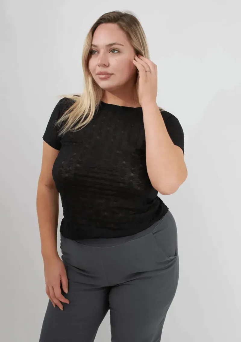 Remera Elena - Negro de encaje Talle M - Haya Paz