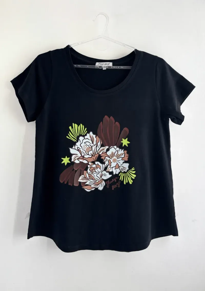 Remera de algodón escote redondo - Flores Dubai Talle L - Haya Paz