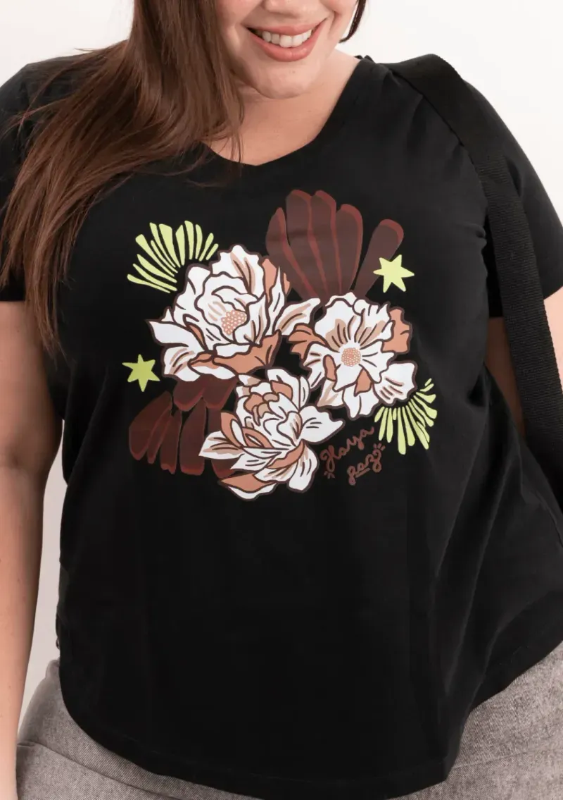 Remera de algodón escote redondo - Flores Dubai Talle L - Haya Paz