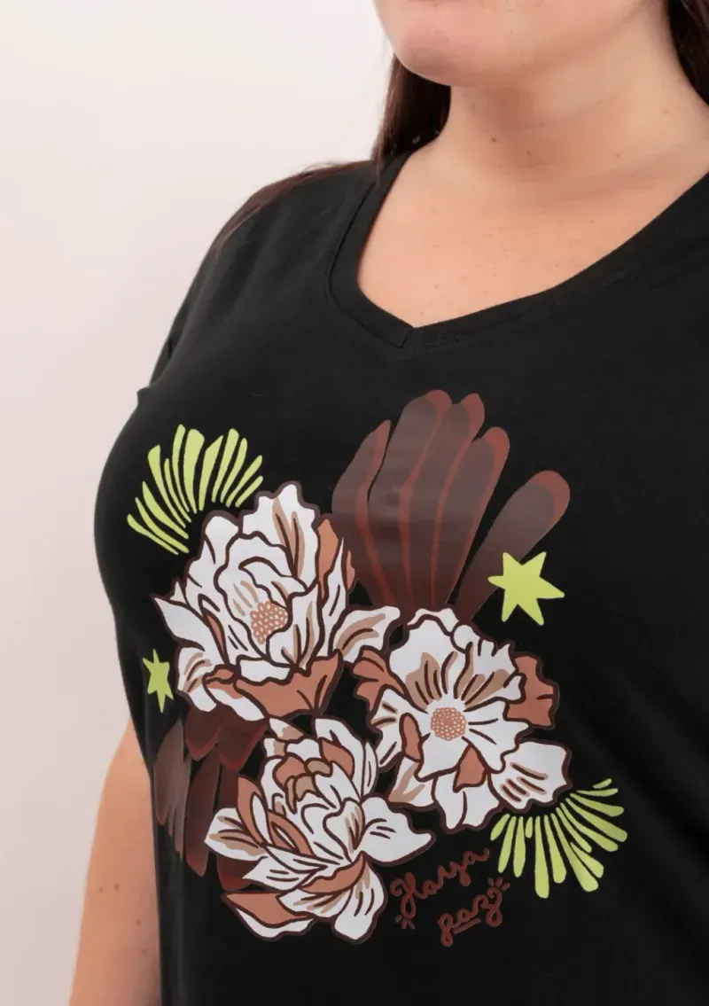 Remera de algodón escote redondo - Flores Dubai Talle L - Haya Paz