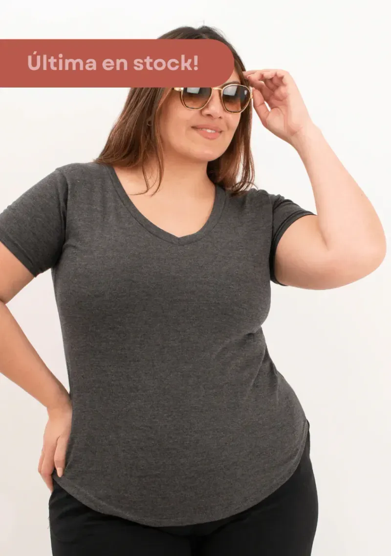 Remera básica de algodón escote V - Gris topo mel. Talle L - Haya Paz