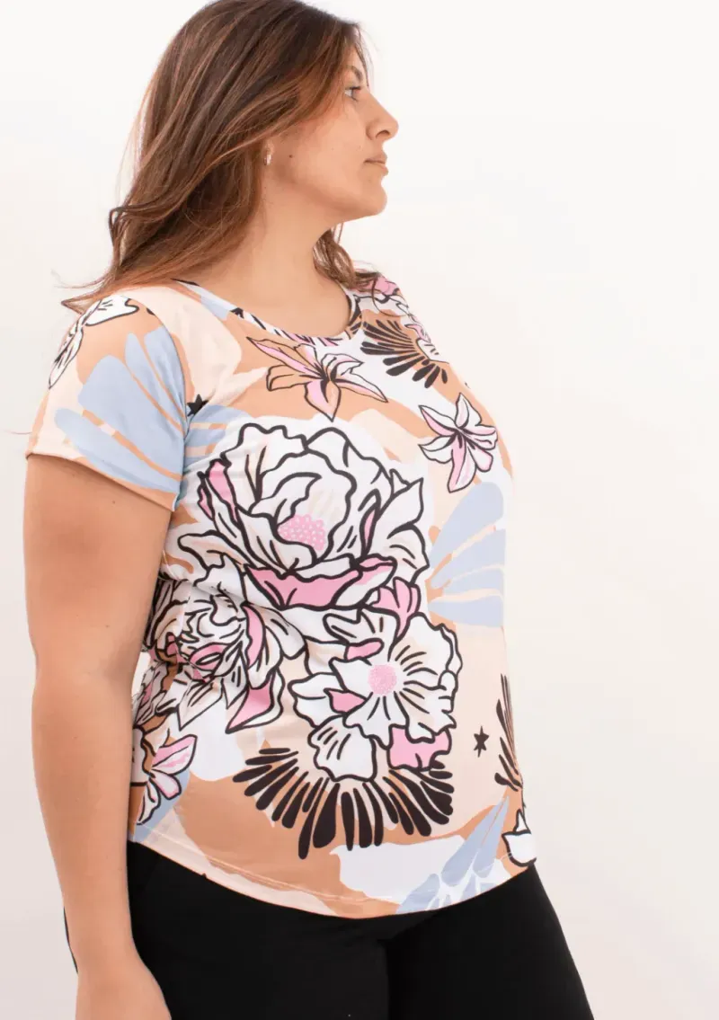 Remera de modal soft - Susan Estampa excl. flores celeste Talle M - Haya Paz