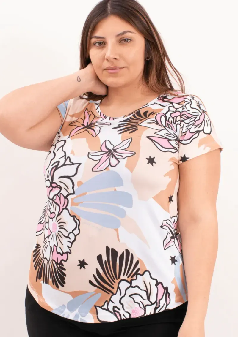 Remera de modal soft - Susan Estampa excl. flores celeste Talle M - Haya Paz