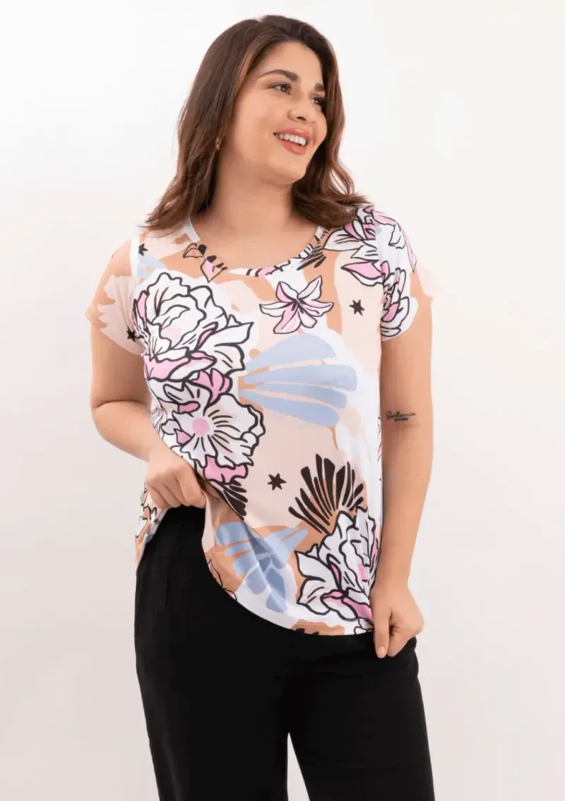 Remera de modal soft - Susan Estampa excl. flores celeste Talle M - Haya Paz