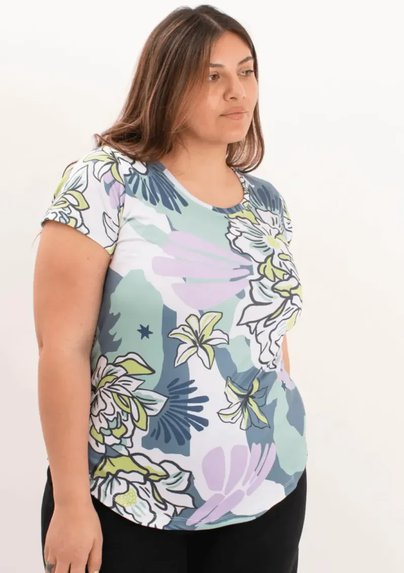 Remera de modal soft - Susan Estampa excl. flores verde Talle M - Haya Paz