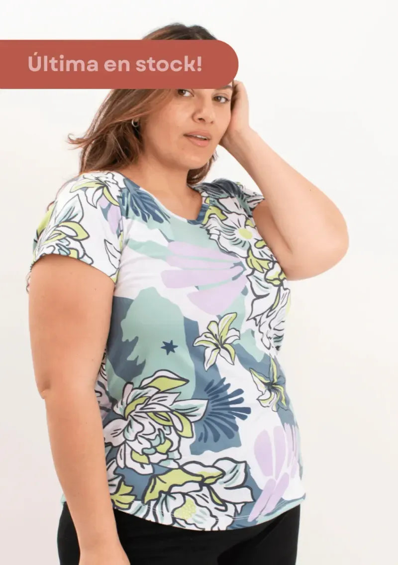 Remera de modal soft - Susan Estampa excl. flores verde Talle M - Haya Paz