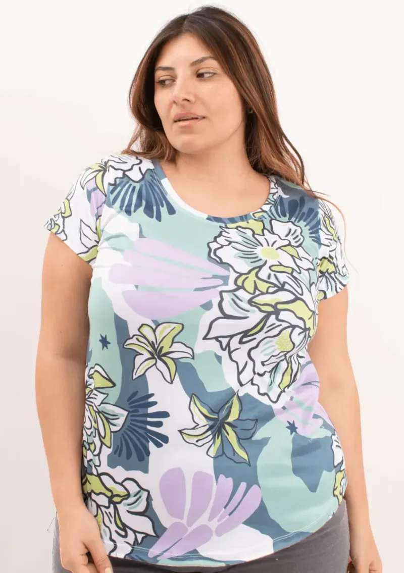 Remera de modal soft - Susan Estampa excl. flores verde Talle M - Haya Paz