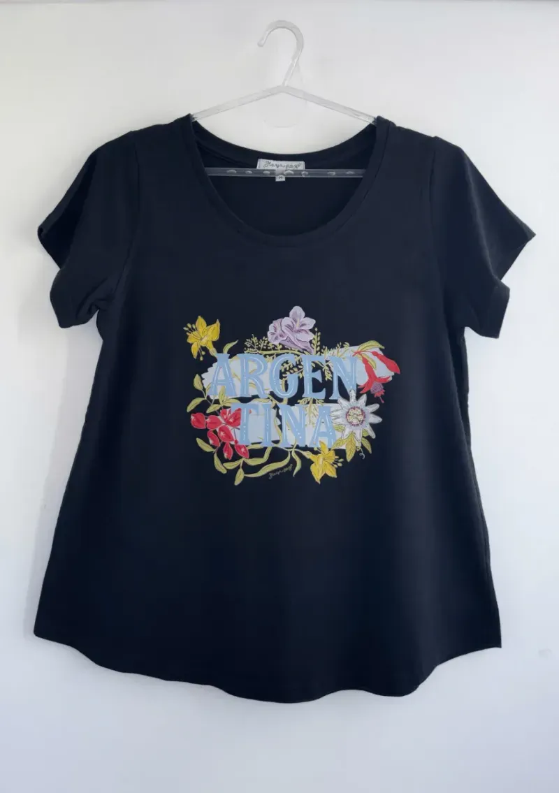 Remera de algodón escote redondo - Cápsula Arg. Argentina Talle L - Haya Paz