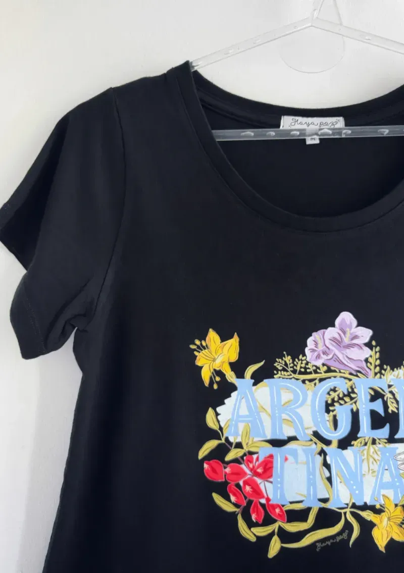 Remera de algodón escote redondo - Cápsula Arg. Argentina Talle L - Haya Paz