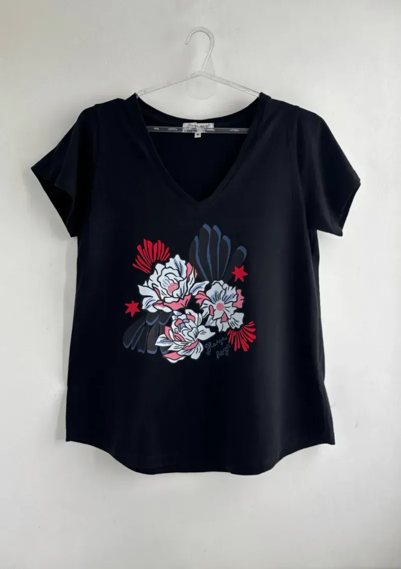 Remera de algodón escote V - Flores Azul & rosa Talle M - Haya Paz