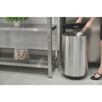 Cesto de Residuos Bella Tramontina de Acero Inoxidable Scotch Brite, Ruedas y Tapa de MDF Negro 65 l